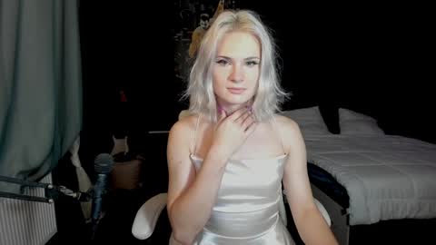 Snapshot of milena_marshmallows chatting on December 8, 2024, 6:28 pm Milena online show from December 8, 2024, 6:28 pm