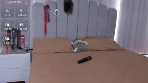 MILEY  online show from September 8, 2025, 3:55 pm