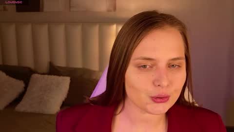 mileylovelyx online show from November 17, 2025, 1:11 am