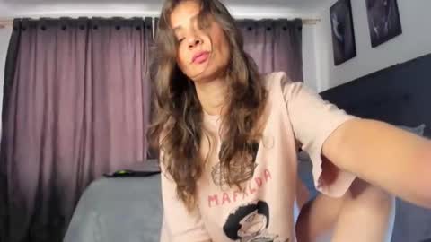 Victoria  online show from October 30, 2025, 7:25 pm