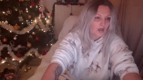 Snapshot of milf_lexxa chatting on December 21, 2025, 10:39 pm Sarrahkenda online show from December 21, 2025, 10:39 pm