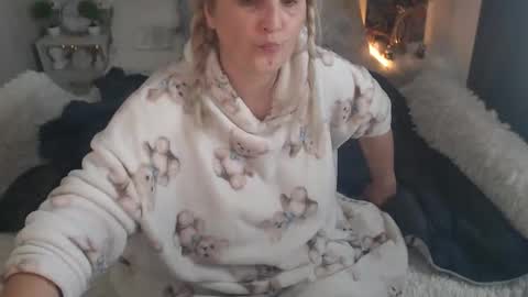Snapshot of milf_lexxa chatting on February 25, 2026, 12:48 pm Sarrahkenda online show from February 25, 2026, 12:48 pm