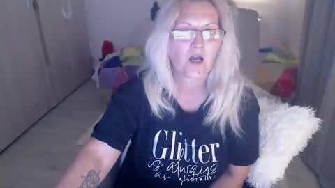 Snapshot of milf_lexxa chatting on May 10, 2026, 6:35 pm Sarrahkenda online show from May 10, 2026, 6:35 pm
