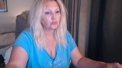 Snapshot of milf_lexxa chatting on June 14, 2026, 10:23 pm Sarrahkenda online show from June 14, 2026, 10:23 pm