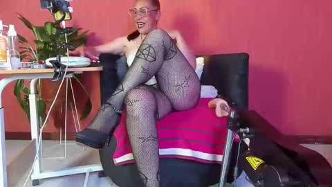 Snapshot of milf_sikiu chatting on April 4, 2026, 9:23 pm milf sikiu online show from April 4, 2026, 9:23 pm