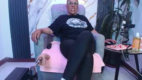 Snapshot of milf_sikiu chatting on April 23, 2026, 1:29 am milf sikiu online show from April 23, 2026, 1:29 am