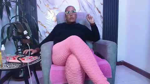 Snapshot of milf_sikiu chatting on April 27, 2026, 2:42 am milf sikiu online show from April 27, 2026, 2:42 am