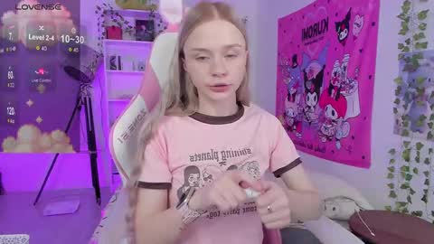 Milia online show from February 21, 2025, 6:59 pm