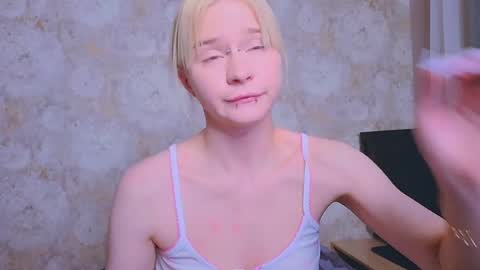 Snapshot of miliameow chatting on May 31, 2026, 7:37 pm Milia online show from May 31, 2026, 7:37 pm