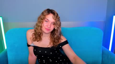 milkablond online show from February 4, 2025, 4:15 am