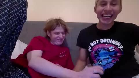 Snapshot of milkand_honey chatting on October 27, 2025, 10:03 pm milkand_honey online show from October 27, 2025, 10:03 pm