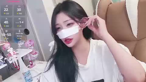 Snapshot of milksola chatting on June 25, 2026, 1:26 pm milksola online show from June 25, 2026, 1:26 pm