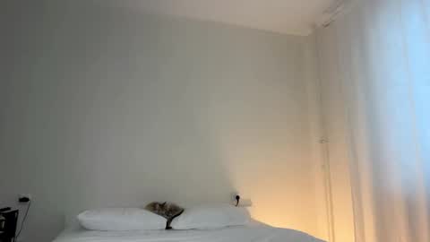 milky__way_ online show from January 16, 2026, 1:26 pm