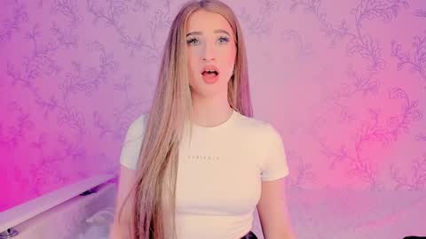 Snapshot of milky_waybaby chatting on January 3, 2025, 11:14 am Vivian online show from January 3, 2025, 11:14 am