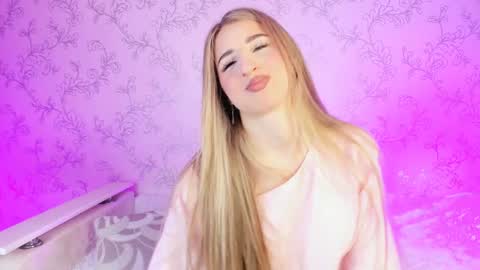 Snapshot of milky_waybaby chatting on January 14, 2025, 8:41 am Vivian online show from January 14, 2025, 8:41 am