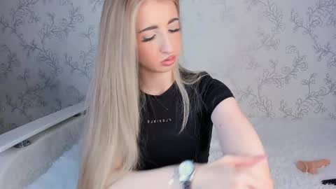 Snapshot of milky_waybaby chatting on January 23, 2025, 8:36 am Vivian online show from January 23, 2025, 8:36 am