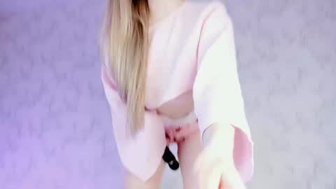 Snapshot of milky_waybaby chatting on February 21, 2025, 11:22 am Vivian online show from February 21, 2025, 11:22 am