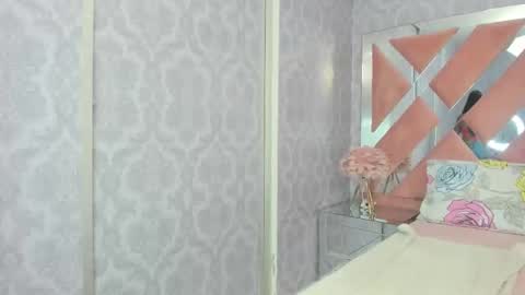 Sofia  online show from November 22, 2025, 7:35 pm