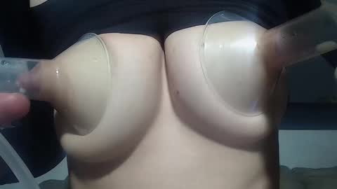 Snapshot of milkycandycce chatting on January 28, 2025, 10:01 pm C online show from January 28, 2025, 10:01 pm