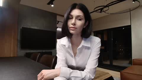 milla bella online show from April 19, 2026, 5:56 pm