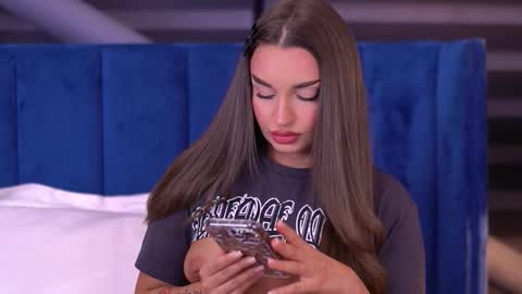 Milla online show from October 15, 2025, 4:12 am