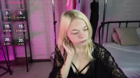 Snapshot of millaholt chatting on November 13, 2025, 10:14 am Hello Im Mila online show from November 13, 2025, 10:14 am