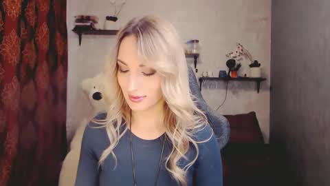 MillaXQueen online show from February 23, 2025, 8:49 am