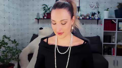 MillaXQueen online show from January 19, 2026, 4:00 pm