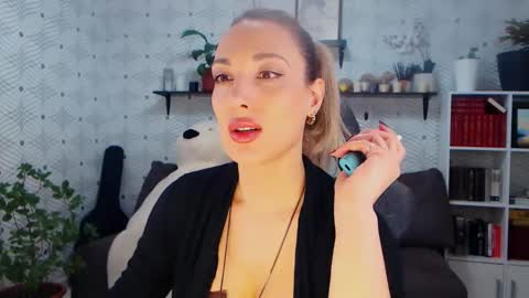 MillaXQueen online show from February 22, 2026, 7:29 am