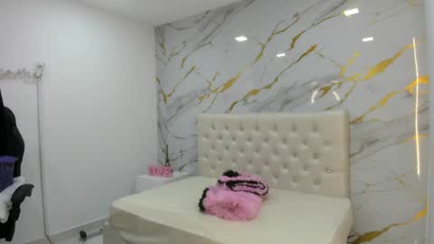 miller_silvana online show from June 5, 2026, 11:38 am