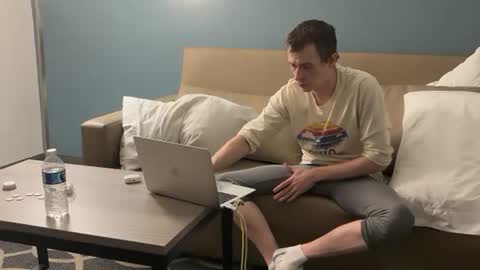 SlimnHungOH online show from December 15, 2024, 3:31 pm