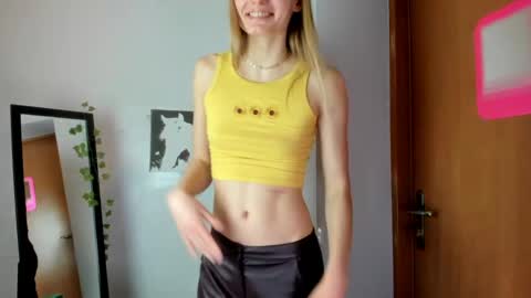millie_lacroix online show from April 2, 2026, 1:42 pm