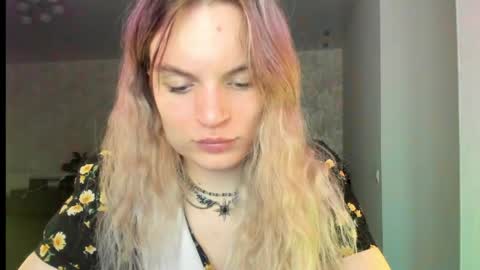mili-kira online show from May 16, 2026, 7:34 pm