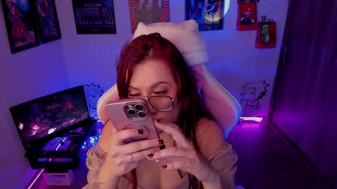 Snapshot of milly_yako chatting on December 18, 2024, 11:30 pm Monkey D Maddie online show from December 18, 2024, 11:30 pm