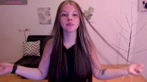 Snapshot of millysandler chatting on December 24, 2024, 4:33 am Milly online show from December 24, 2024, 4:33 am