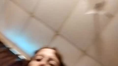 miloanj online show from October 5, 2025, 2:21 am