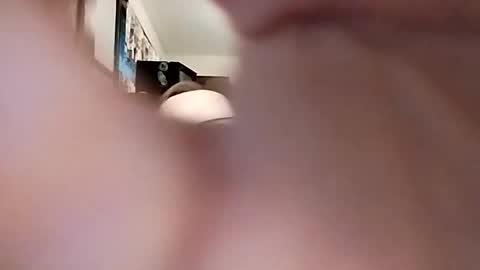 miloanj online show from November 28, 2025, 10:23 pm