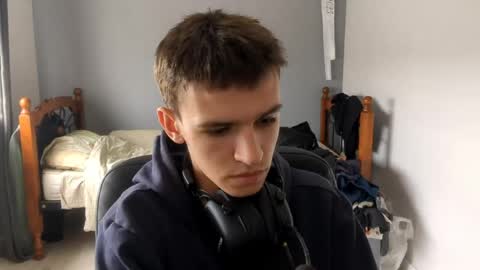 Snapshot of miloray_ chatting on May 15, 2026, 10:44 am Denis online show from May 15, 2026, 10:44 am