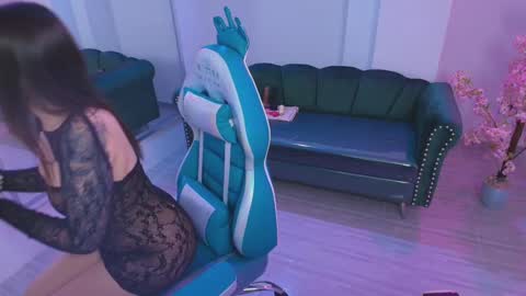 Milu ballmer  online show from January 28, 2025, 12:00 pm