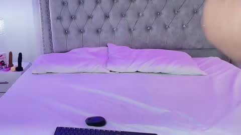 Milu ballmer  online show from February 19, 2025, 11:38 am