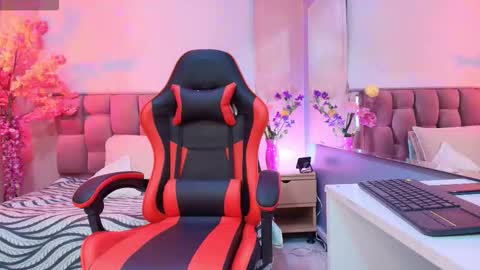  Milu Belucci  online show from February 4, 2026, 1:17 pm