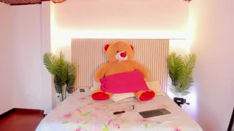 Snapshot of milu_blossom chatting on June 16, 2026, 12:52 pm miluu online show from June 16, 2026, 12:52 pm