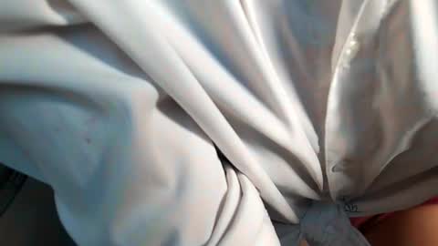 Snapshot of milu_curly chatting on November 17, 2025, 6:41 am Milu online show from November 17, 2025, 6:41 am