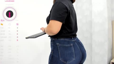 Milu Gomez online show from December 3, 2024, 7:33 pm