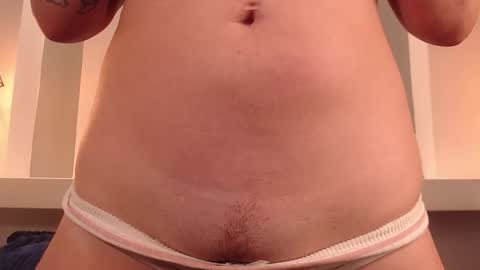 Milu Wallace  online show from November 12, 2025, 12:22 am