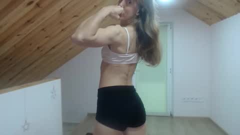 milusea online show from November 11, 2025, 1:44 pm