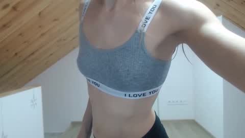 milusea online show from November 23, 2025, 9:53 am