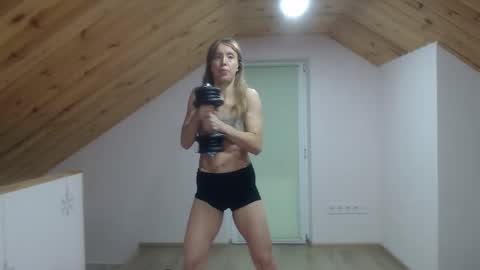 milusea online show from November 24, 2025, 1:11 pm