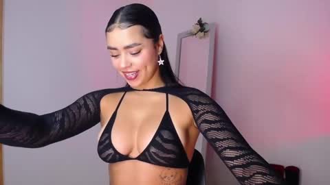 Snapshot of mily_ortiz chatting on October 13, 2025, 1:33 pm Mily Ortiz online show from October 13, 2025, 1:33 pm