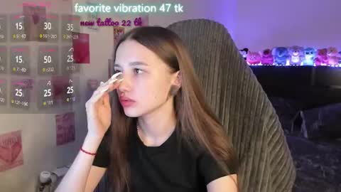 Snapshot of milyamess chatting on June 25, 2026, 5:39 pm Emily online show from June 25, 2026, 5:39 pm